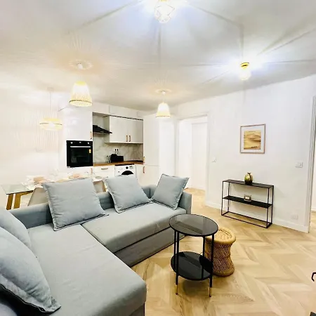 8 Min From Paris, L'entre-vert, Park Side Apartment
